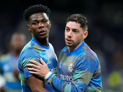 Phòng thay đồ Real Madrid đang là một thùng thuốc súng