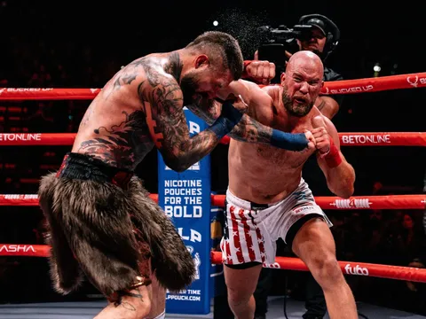 Alex Terrible nhận hàng loạt cú knock-down, gục ngã trước Cameron Delano tại sự kiện chính Blood4Blood