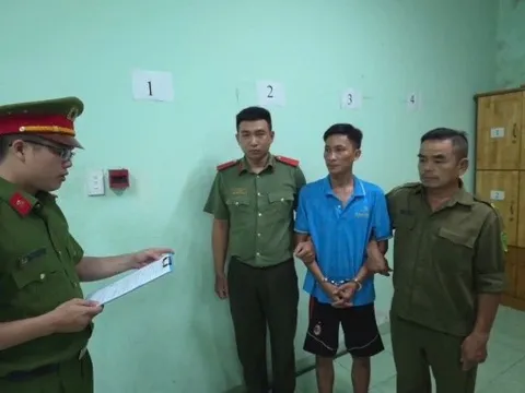 Bắt khẩn cấp người đàn ông đánh con riêng của vợ “hờ”