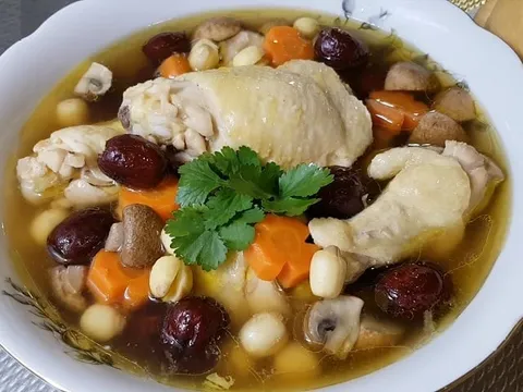 Cách nấu gà hầm hạt sen ngon