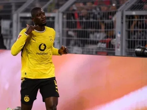 Thủng lưới phút thứ 2, Dortmund vẫn ngược dòng hạ Frankfurt