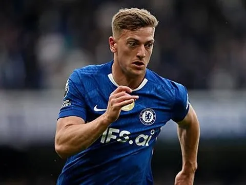 Chelsea dùng hàng công chắp vá để đối đầu Liverpool