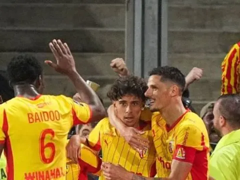 Lens hạ gục Nantes 1-0 để tiếp tục bám đuổi PSG