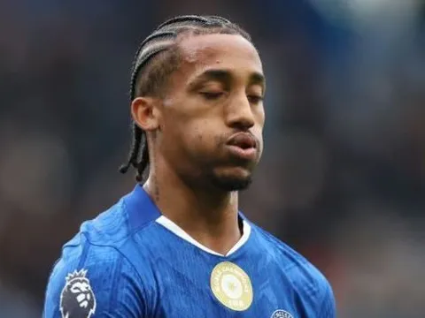 Wright-Phillips thúc giục Joao Pedro rời Chelsea để tới Barca