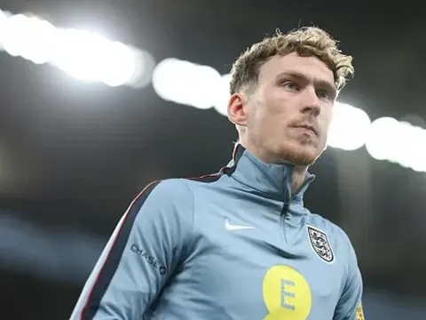 Nicky Butt chỉ tên người thay Casemiro hoàn hảo cho Man Utd