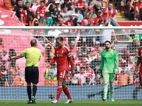 Liverpool bị chê vì lùi sâu trước Chelsea