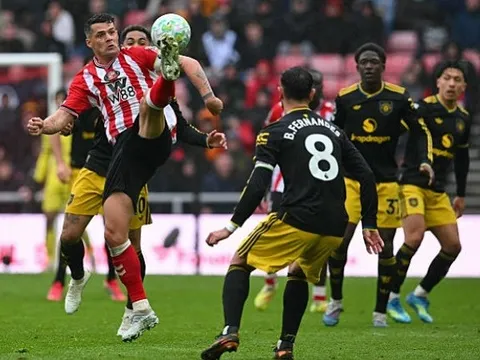Xhaka nhắc Sunderland tỉnh táo sau trận hòa MU
