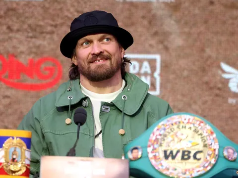 ‘Chúng tôi không xây dựng kế hoạch quanh một cái tên’: Đội ngũ của Oleksandr Usyk cân nhắc các lựa chọn tiếp theo