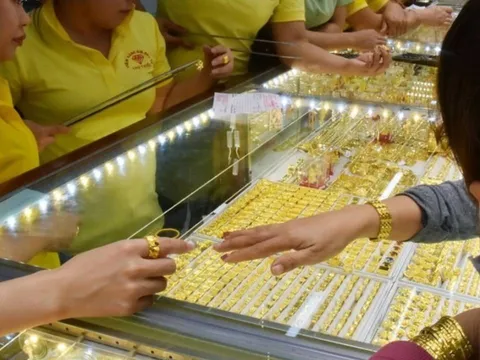 Giá vàng hôm nay 9/5: Vàng thế giới giảm mạnh, giá vàng trong nước vẫn đứng im