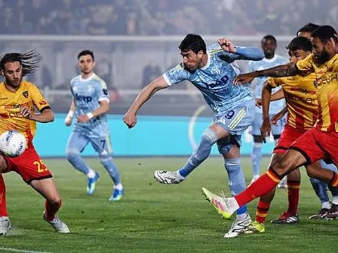 Bàn thắng giây thứ 13 đưa Juventus leo lên hạng 3 Serie A