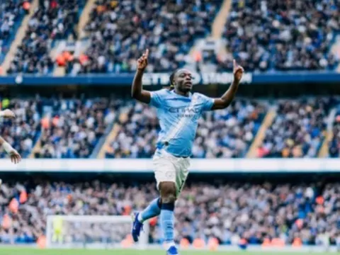 Pep Guardiola xếp Doku vào nhóm chuyên gia chạy cánh đáng sợ