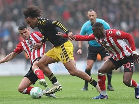 Zirkzee tự khép lại cánh cửa sự nghiệp tại Man Utd
