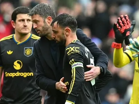 Bruno Fernandes trút giận lên đồng đội sau trận hòa Sunderland