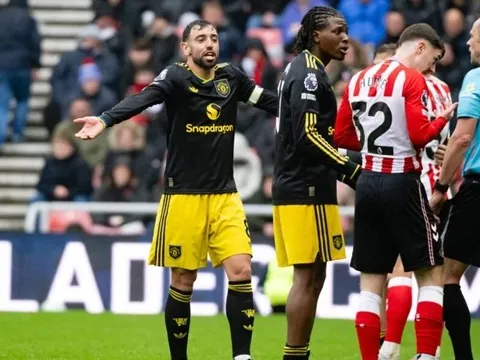 Mark Clattenburg khẳng định VAR mắc sai lầm ở trận hòa của MU