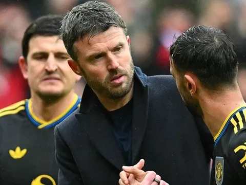 Paul Merson phản bác Michael Carrick về màn trình diễn của MU