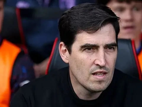Crystal Palace nuôi hy vọng giật HLV Andoni Iraola trước mũi Chelsea