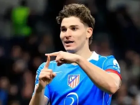 Đại diện Julian Alvarez mở đường cho thương vụ gia nhập Barcelona