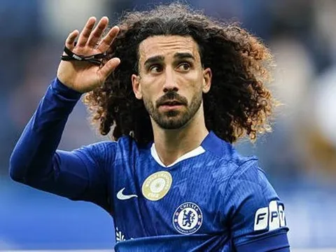 HLV Chelsea lý giải quyết định để Cucurella đá tiền đạo