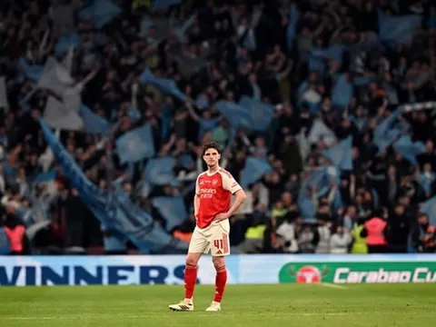 Declan Rice giằng xé giữa vinh quang Arsenal và vực sâu West Ham