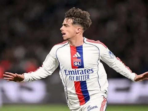 Quỷ đỏ đẩy nhanh thương vụ Afonso Moreira từ Lyon