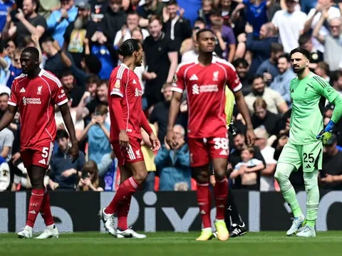 Bournemouth và Brighton đe dọa vé C1 của Liverpool