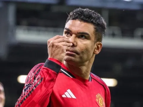 Tuyến giữa Man Utd vỡ vụn khi thiếu khối óc của Casemiro