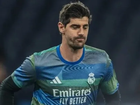 Courtois trở lại bắt chính trận El Clasico gặp Barcelona