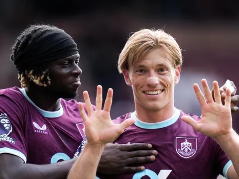 Martinez kiến tạo từ sân nhà, Aston Villa mất điểm tiếc nuối trước Burnley
