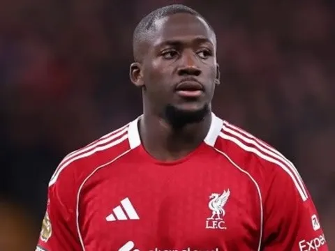 Arne Slot cập nhật tình hình Konate sau trận gặp Chelsea