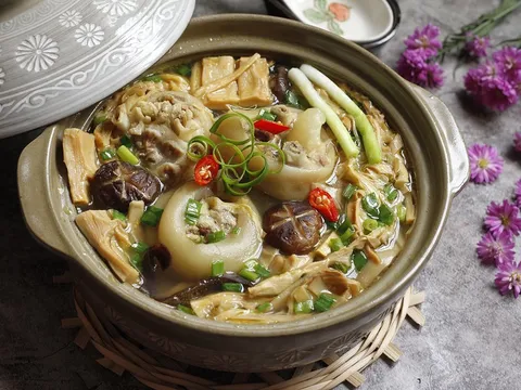 Cách nấu canh măng móng giò ngon