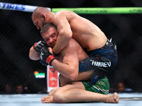 Đường tới chiến thắng: Sean Strickland có thể tạo thêm cú sốc trước Khamzat Chimaev tại UFC 328?