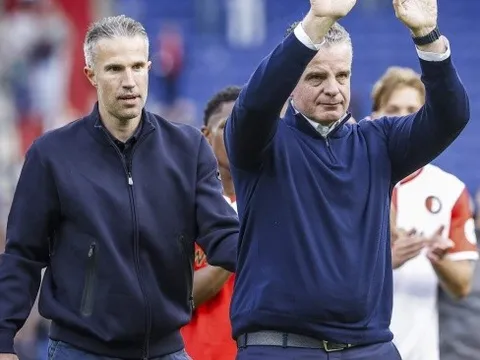 Feyenoord đoạt ngôi á quân, Van Persie gửi lời tri ân CEO