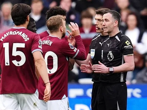 Quyết định của VAR đang đẩy West Ham xuống vực thẳm