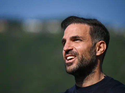 Bản giao hưởng khác lạ của Fabregas bên bờ hồ Como
