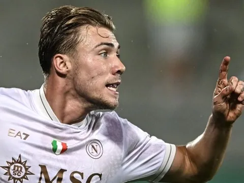 MU nhận 44 triệu euro bán Hojlund để đón Ederson