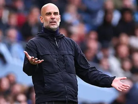 Guardiola mỉa mai sự tốt bụng của Ngoại hạng Anh
