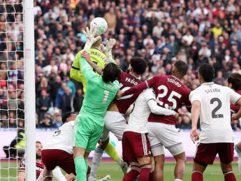 West Ham khiếu nại PGMO vụ VAR tước bàn trước Arsenal