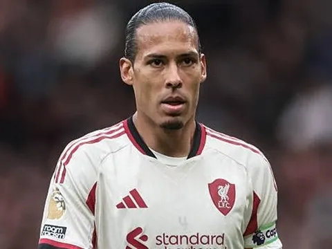 Liverpool nguy cơ mất Van Dijk vào tay Galatasaray