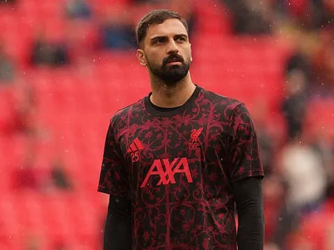 CĐV Liverpool hoài nghi năng lực của thủ môn Mamardashvili