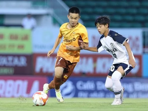 HLV Kim Sang-sik dự khán, cháu trai Văn Toàn ghi bàn cho U14 HAGL