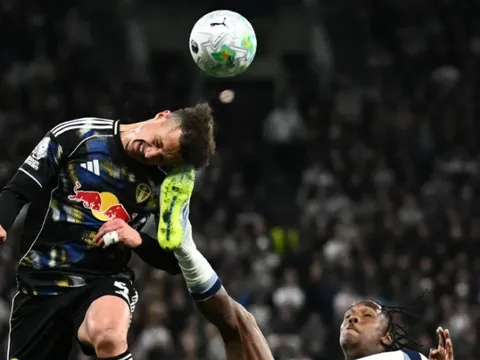 Vết thương của Ampadu đập tan nghi ngờ ăn vạ trước Tottenham