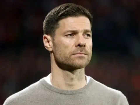 Alonso mở cửa với Chelsea, Liverpool muốn mời về thay Slot