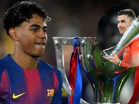 Sneijder mỉa mai khi fan Barca so sánh Yamal với Ronaldo