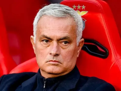 Real đàm phán vòng cuối đưa Mourinho trở lại