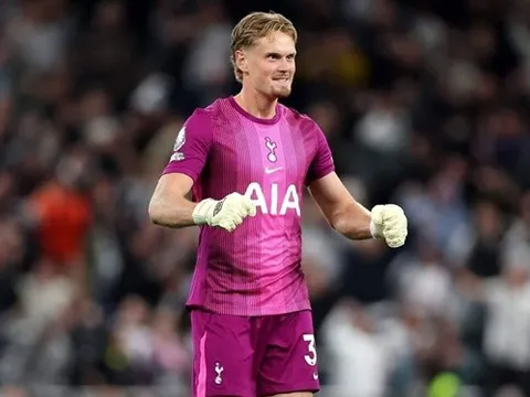 Kinsky từ bóng tối Madrid đến ánh sáng cứu rỗi Tottenham