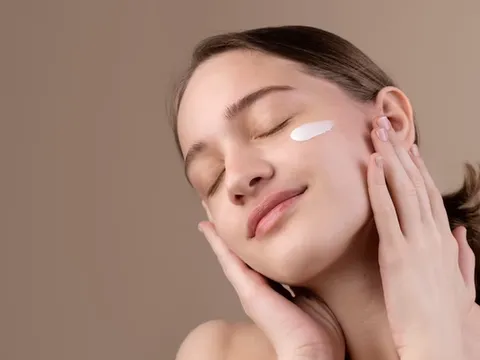 Bôi kem chống nắng mỗi ngày nhưng da vẫn sạm? Rất nhiều người đang mắc 5 sai lầm này
