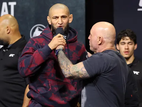 Joe Rogan suy đoán việc thay đổi hạng cân đột ngột là nguyên nhân khiến Khamzat Chimaev gục ngã tại UFC 328