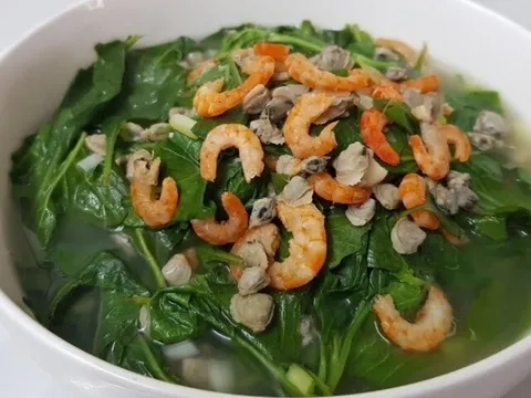 Cây này nghe tên lạnh cả gáy, xưa cho lợn ăn nay thành đặc sản, có tiền chưa chắc đã mua được, xào hay nấu canh đều ngon