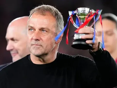 Vô địch La Liga, Hansi Flick đồng ý gia hạn với Barcelona