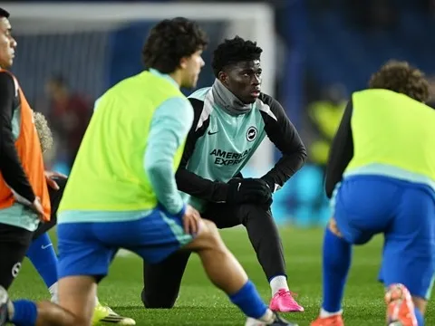 Man United ra giá 50 triệu bảng cho Carlos Baleba